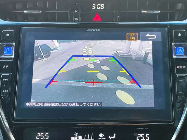 バックカメラ付きで駐車の際に役立ちます。苦手な方も安心です。