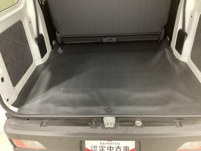 荷室も充分なスペースを確保しております