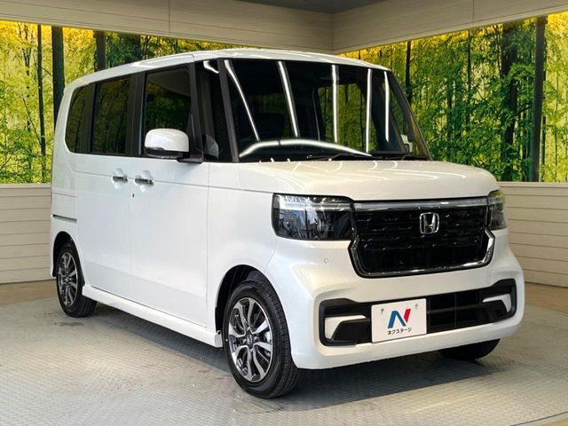 大好評のボディコーティング「弾スプラッシュコート」もご納車までに施工可能。通常のガラスコートと異なる、耐久年数6年の無機質ガラスコーティングが、ボディをキレイな状態に保ってくれます。