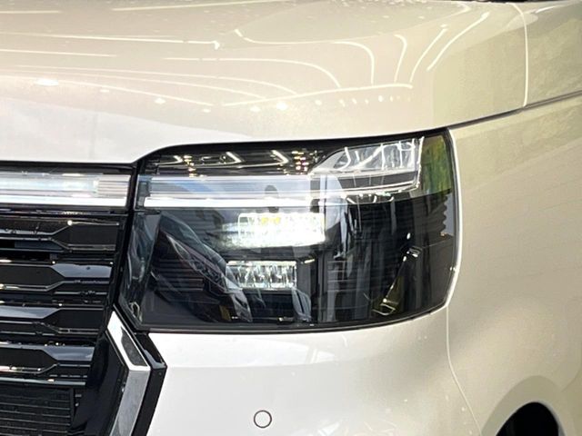 【LEDヘッドライト】悪天候や夜間走行時も良好な視界を確保し安心して運転できる高輝度LEDヘッドライトを装備！点灯速度が早く、消費電力も抑えられています。