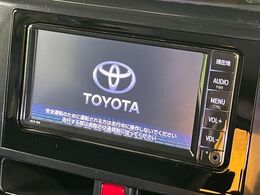 【純正ナビ】人気の純正ナビを装備。オーディオ機能も充実しており、Bluetooth接続すればお持ちのスマホやMP3プレイヤーの音楽を再生可能！毎日の運転がさらに楽しくなります！！