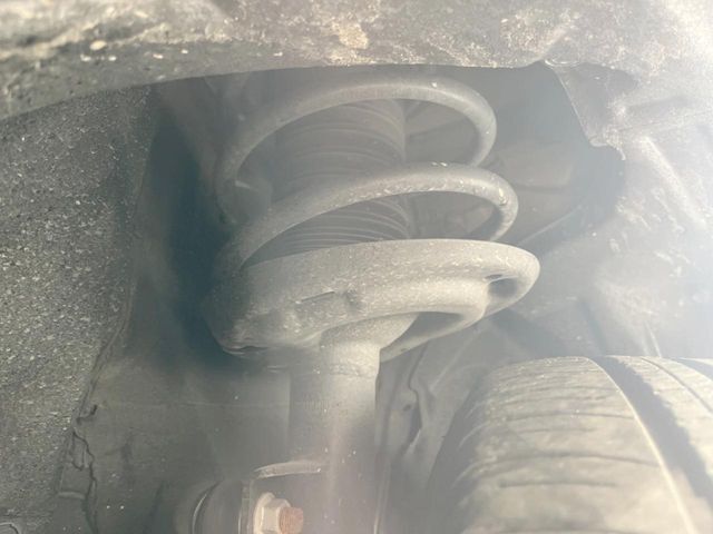 お車を安心してお乗りいただく為には、足回りの定期点検が欠かせません。サービスサポート（有償保証）では無料点検もご提供しており、安心のカーライフをお過ごしいただけるサポート体制が整っています。