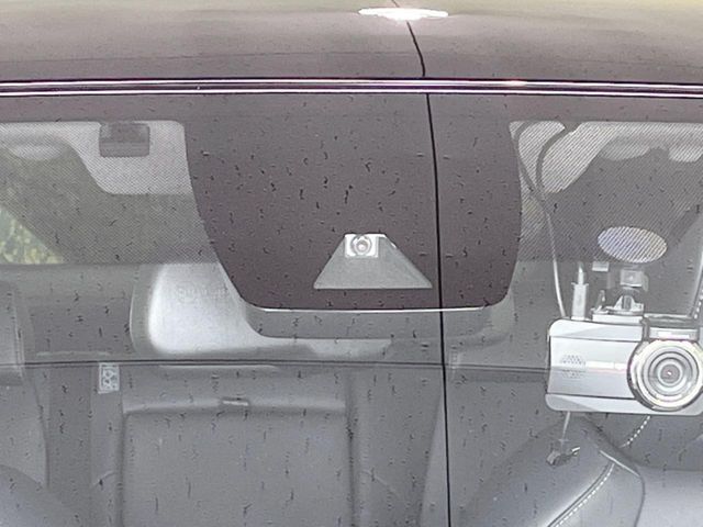 【トヨタセーフティセンス】走行中に前方の車両等を認識し、衝突しそうな時は警報とブレーキで衝突回避と被害軽減をアシスト。より安全にドライブをお楽しみいただけます。