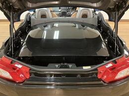 ルーフオープン時はリヤトランクの中に格納されます！