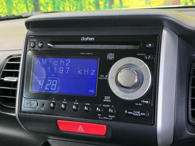 【純正CDオーディオ】CD再生・FM/AMラジオ、USB/AUX接続対応。カーナビ取付も承ります。お気軽に担当スタッフまでお尋ね下さい！