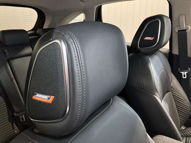 【BOSEヘッドレストスピーカー】上質なくつろぎを楽しめる、国内初ヘッドレストにBOSEスピーカーを搭載したプレミアムオーディオ。