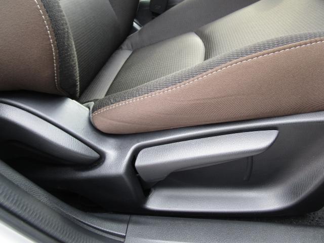 運転席の高さが調整できるラチェットレバー式シートリフターです。