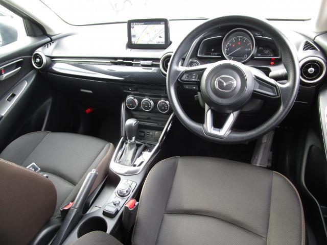 体を包み込むようにサポートしてくれるマツダのシート。快適な運転をお楽しみください。