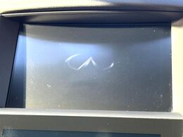 【メーカー純正ナビ】インテリアに溶け込むスタイリッシュな「専用設計」メーカーナビを装備♪視認性や操作性など基本性能にも優れ、より上質なカーライフをお楽しみいただけます。