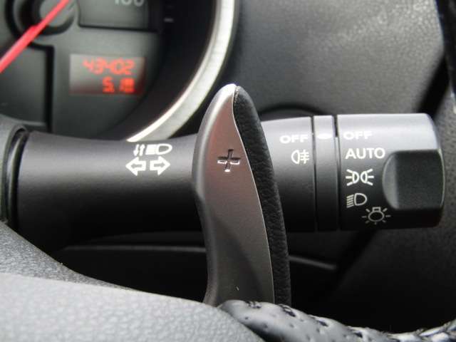 パドルシフト付き！　ハンドルを握りながらシフトチェンジ可能です！