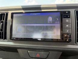 ナビ付きです。リバース時には後方も映ります