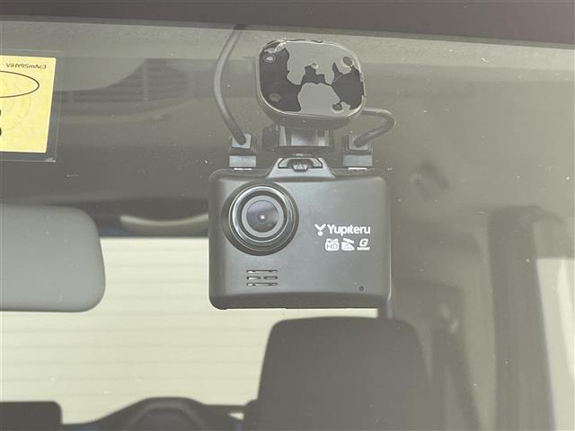 【ドライブレコーダー】映像・音声などの運転中の記録を残します。事故などを起こした起こされた時の証拠になりえますので、もしも時でも安心ですね。