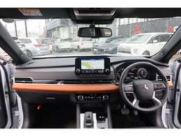 純正スマホ連携ナビ　オートエアコン　セレクトレバー　革巻きステアリング