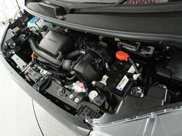 エンジンは車の心臓部分です。このエンジンルームが汚いとトラブルの基になります。当店は専用の液剤を使って徹底的に綺麗にします。