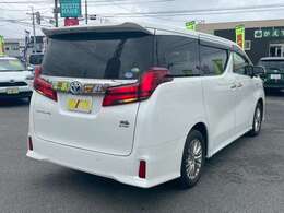 東北道【泉IC】を降りて仙台方面に向かうと、反対車線側にお店があります。バイパスに合流し、一つ目の信号をUターンして下さい。隣がヤナセさんです。公共機関をご利用の場合、地下鉄南北線泉中央駅までお迎えも♪