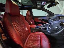 大変貴重なレッドナッパレザー仕様です。大人の色気が漂う上質な雰囲気を演出してくれます。