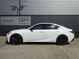 2年間の距離無制限の認定中古車保証が付帯されます。