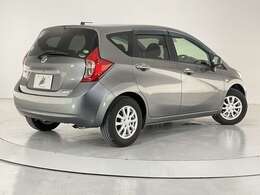 日産 ノートは、最先端の「e-POWER」による優れた走行性能と燃費性能、そして上質で快適な室内空間を兼ね備えた、まさに新時代のコンパクトカーです。