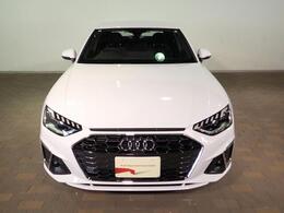 ライト、フロントグリルでひとめでアウディだとわかる精悍なフロントマスク。