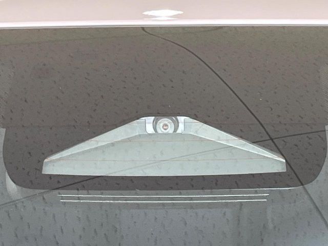 【トヨタセーフティセンス】走行中に前方の車両等を認識し、衝突しそうな時は警報とブレーキで衝突回避と被害軽減をアシスト。より安全にドライブをお楽しみいただけます。
