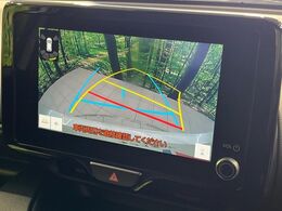 【バックカメラ】駐車時に後方がリアルタイム映像で確認できます。大型商業施設や立体駐車場での駐車時や、夜間のバック時に大活躍！運転スキルに関わらず、今や必須となった装備のひとつです！