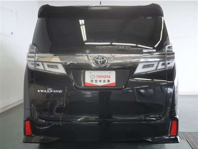 LEDテールライトです。省電力、高輝度のLEDは明るく照らすので夜間運転時の視認性を高めます。スタイリッシュな見た目で細かいところもこだわりたいあなたに！