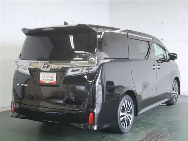 ゆとりある広々とした車内空間は、ドライブを始め買い物やレジャーなど、幅広く活躍します。一人でもみんなとでもお出かけを楽しみましょう！