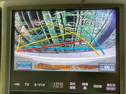 【バックカメラ】駐車時に後方がリアルタイム映像で確認できます。大型商業施設や立体駐車場での駐車時や、夜間のバック時に大活躍！運転スキルに関わらず、今や必須となった装備のひとつです！