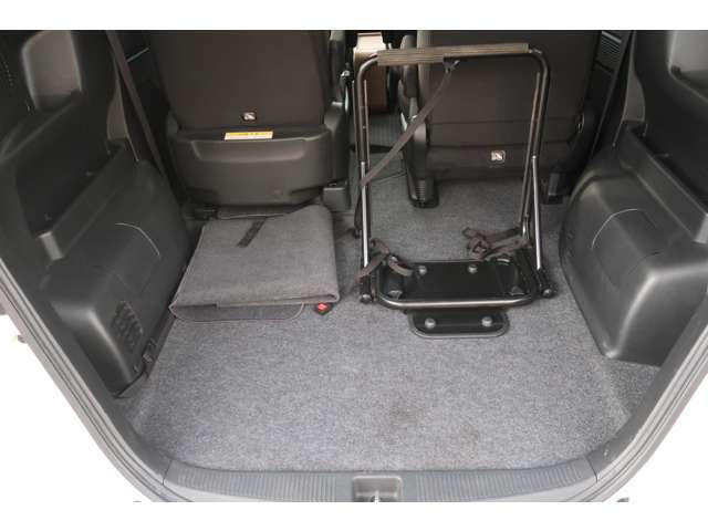 車いすを固定するものになります