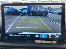 【バックモニター】後ろのカメラの映像をモニターに映し出すことができます！後方の見えない死角や、障害物との距離感をしっかり確認することができます！駐車が苦手な方におすすめです。