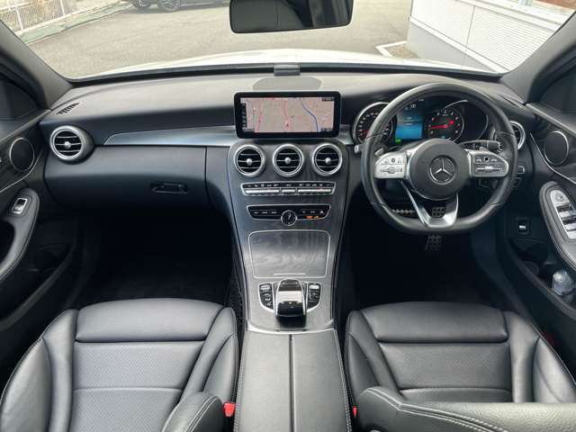 LIBERALAは、輸入車選びの新たなスタイルを提案するインポート・セレクト・ブランドです。オーナー様となる方がクルマから直接感じる感性を第一にした、最良の一台との出会いをコーディネートいたします。