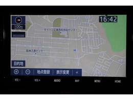 純正9インチSDナビを装備しています。大きな画面で地図も見やすく操作もしやすいです☆ハンズフリー通話や音楽の再生に使えるBluetoothにも対応しています。