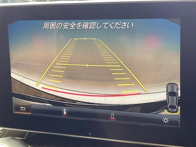 ●ガイドライン付きバックカメラ：不安な駐車もこれで安心！ガイドライン付きなので狭い箇所での駐車もラクラクです！