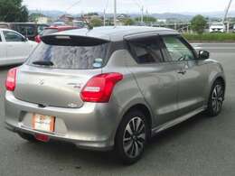 右リヤナナメからのアングルになります。