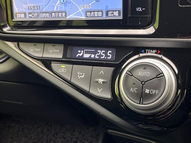 【オートエアコン】一度お好みの温度に設定すれば、車内の温度を検知し風量や温度を自動で調整。暑い…寒い…と何度もスイッチ操作をする必要はありません。快適な車内空間には必須の機能ですね♪