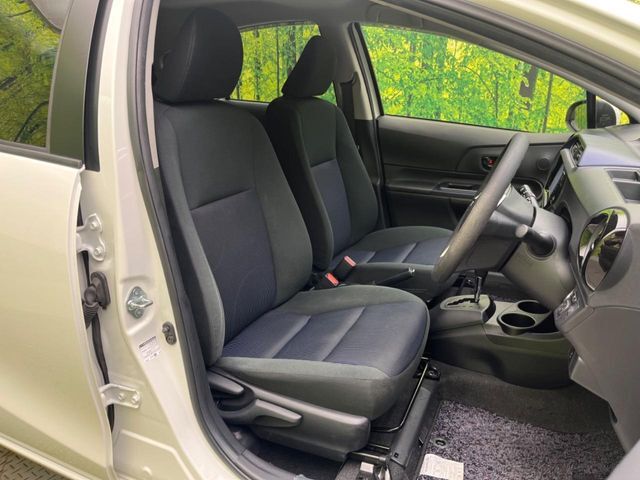 運転席シート廻りは使用感も少なく、良好な状態となっています。丁寧に使われていたことがよくわかりますね。