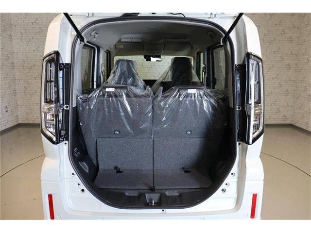 こんなに広い荷室が出来ますよ！背の高い荷物も積めます。リアシートとトランクが繋がっているので、長尺ものでも収納がOK！買い物等で重宝しますよ！