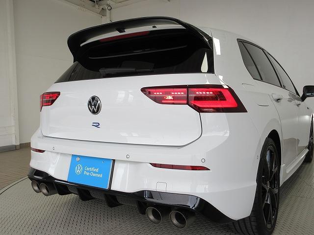 リアにはウィングがついてよりカッコイイです！！！