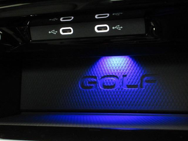 ワイヤレス充電器付きでスマートフォンを置くだけで充電ができます☆