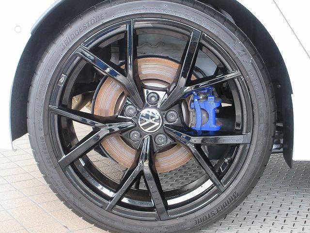 純正19インチアルミホイールでございます。ブラックホイールでカッコよくスタイリッシュに見えます☆