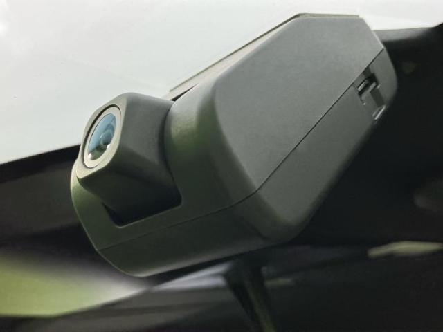 WECARSの展示場では実際に見て、触ってお車をお選びいただけます！知識の豊富な営業スタッフが様々なカーライフをご提案いたします！