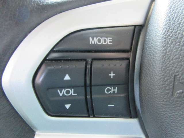 ステアリングスイッチ付☆手元で操作が出来るので便利。安全運転にも繋がります！