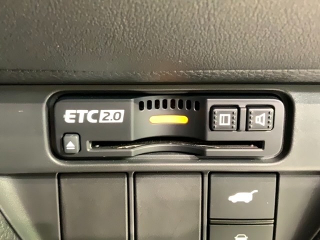いまや快適なカーライフに欠かせないETCが付いています。