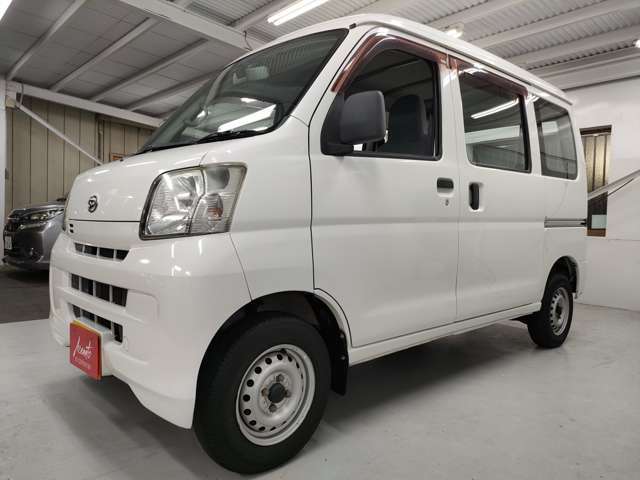 【雨の日も大丈夫】　雨の日は中古車は選びにくいですよね。でも当店なら安心。電話予約を頂ければ屋根下へ移動しておきます。雨でもじっくりご覧いただけますヨ(^^)v