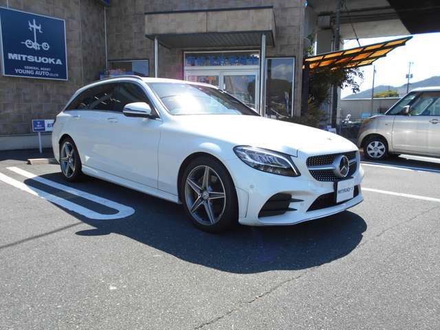 きれいなホワイトの車両です。