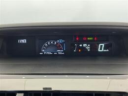 【　メーター　】メーターまわりも鮮やかに照らし出され、デザイン、安全性ともにバッチリですね♪