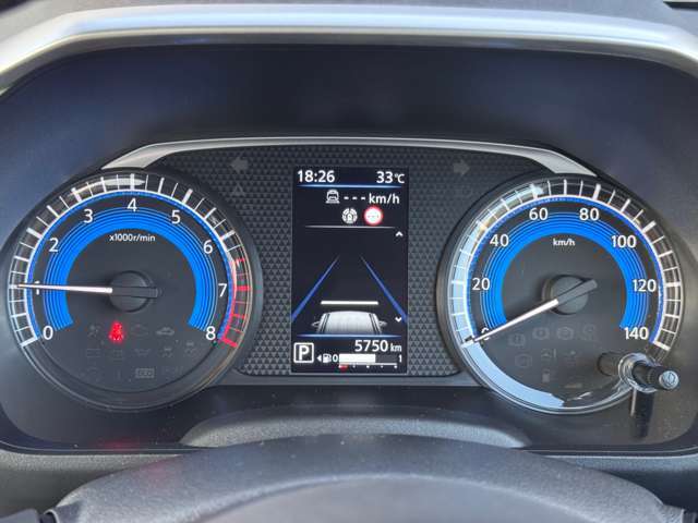 スピードメーター画像です。現在の走行距離です。多彩な車両情報を表示。ハイコントラストメーター＆マルチインフォメーションディスプレイ。