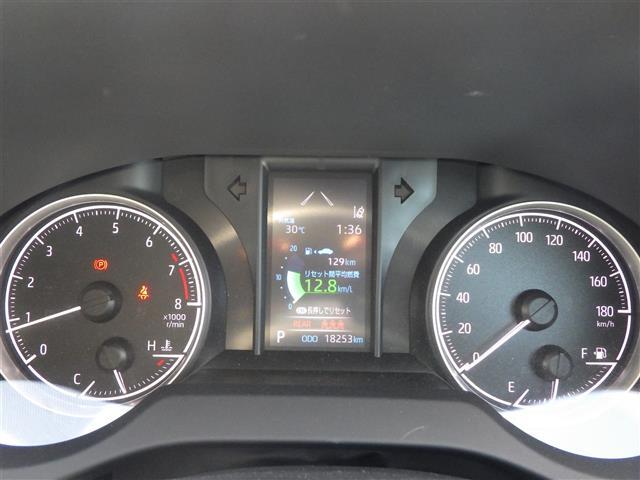 【スピードメーター】『スピードメーター』の画像になります。メーターがシンプルで見やすく運転しやすいですね！