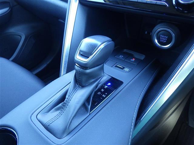 【シフトレバー】『シフトレバー』の画像になります。写真の内容に関してご不明点、ご質問等がございましたらお気軽にガリバー店舗までお問い合わせください。