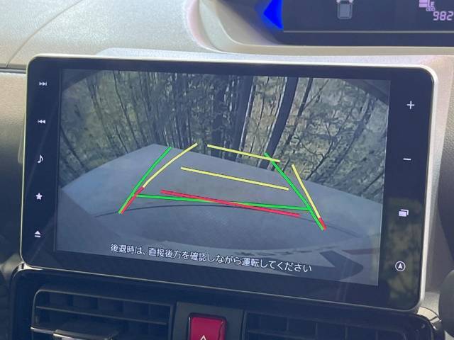 【バックカメラ】駐車時に後方がリアルタイム映像で確認できます。大型商業施設や立体駐車場での駐車時や、夜間のバック時に大活躍！運転スキルに関わらず、今や必須となった装備のひとつです！